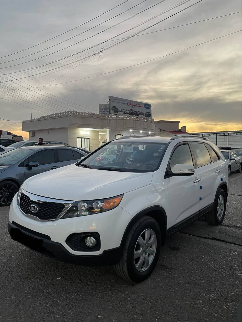 كيا سورينتو 
موديل 2012 
كير عادي 
رقم سه نه وي جديد 
بي سبغ و تعديل 
گير و مكينه شه رت 
موبايل *********** اكر, نينوى
