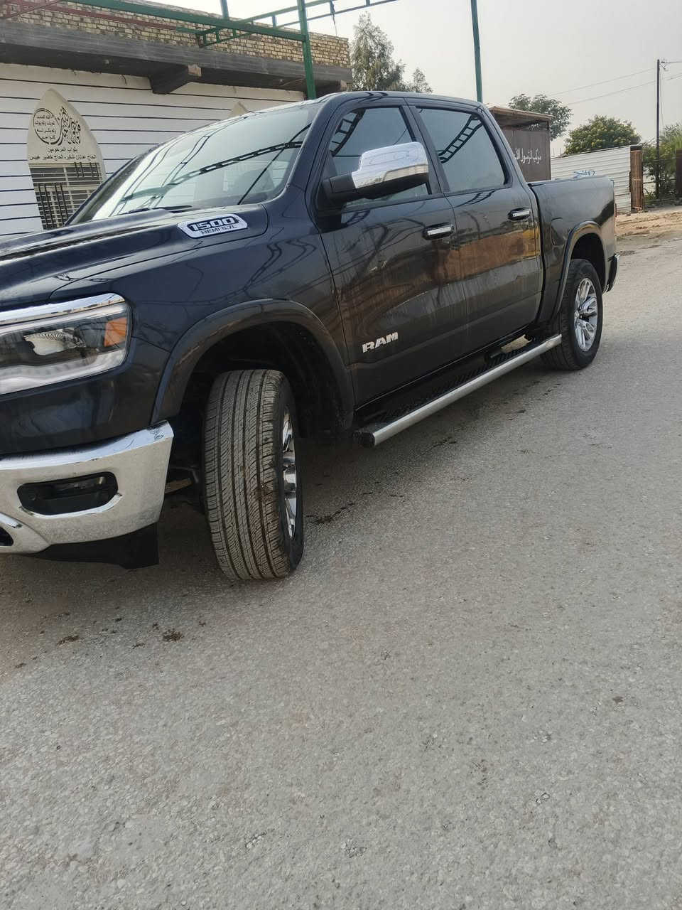 دوج رام 2019  لارمي ((خليجي )) 

المحرك: V8 5.7L

فور ويل

رقم سليمانيه  🔥

ماشيه 161الف كيلو 

سياره بيه الجاملغ الخلفي صبغ وبخشم البنيد بارد

بيه منظمه غاز 90لتر

———————————————

مواصفات :

🟪بصمه تشغيل 

🟪نقطة عمياء 

🟪المصابيح الأمامية زنون.

🟪كشافات الضباب زنون. 

🟪المصابيح الأمامية LED.

🟪المصابيح الخلفية LED. 

🟪دخول ذكي (بصمة). 

🟪تشغيل عن بعد 

🟪المقاعد كهربائية مع ميموري.

🟪المقاعد الأمامية تبريد وتدفئة. .

🟪شاشة كبيرة 

🟪حساسات امامية وخلفية.

🟪مانع تصادم (Emergency Brake)

🟪مكيف خلفي

🟪باب الصندوق كهربائي.  

🟪هاند بريك كهربائي.

🟪حساسات امامية. 

🟪حساسات خلفية. 

🟪مرايا مع خاصية التعتيم الذاتي

بيها هواي مواصفات جنايه الرام يعرفوها 

رقم سليمانيه  تحويل مباشر

السعر 285 وقابل للتفاوض 

مكان السيارة بابل

***********
