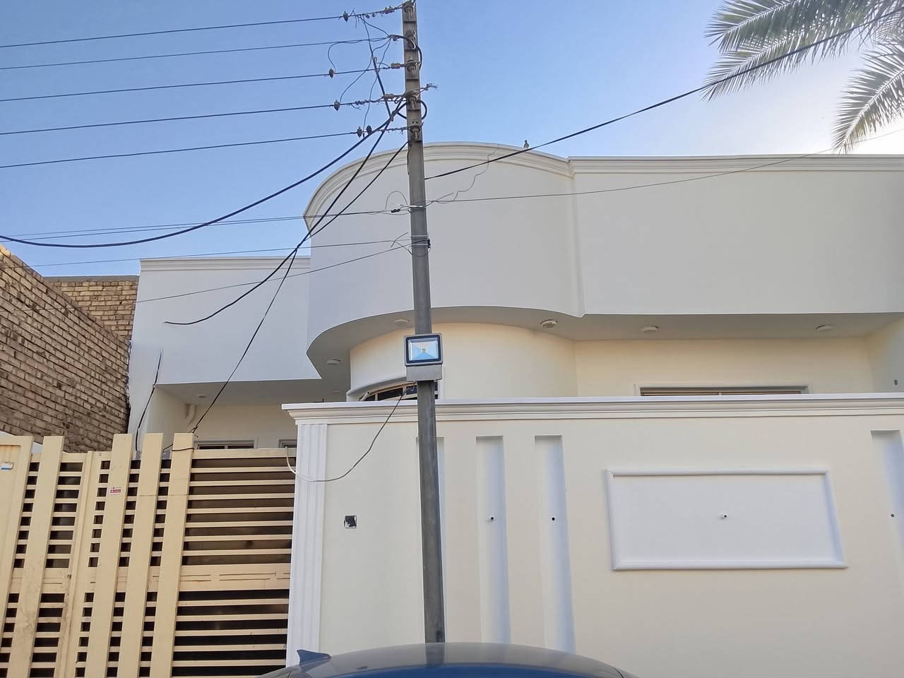 السلام عليكم
بيت 200متر للبيع حي العسكري مقابل اسواق ادم بناء درجة اولى شغل جناي 

غرفتين نوم 

غرفه 5*6

غرفه 4*5

استقبال 7*5

صالة 7*6

مطبخ بارد 5*5

مطبخ حار 1.5*2.5

حمامات خارجيه 1.5*1.5

حمامات داخلية 3*2

صاله فوگ 6*7

الاستفسار الاتصال 

***********

***********
