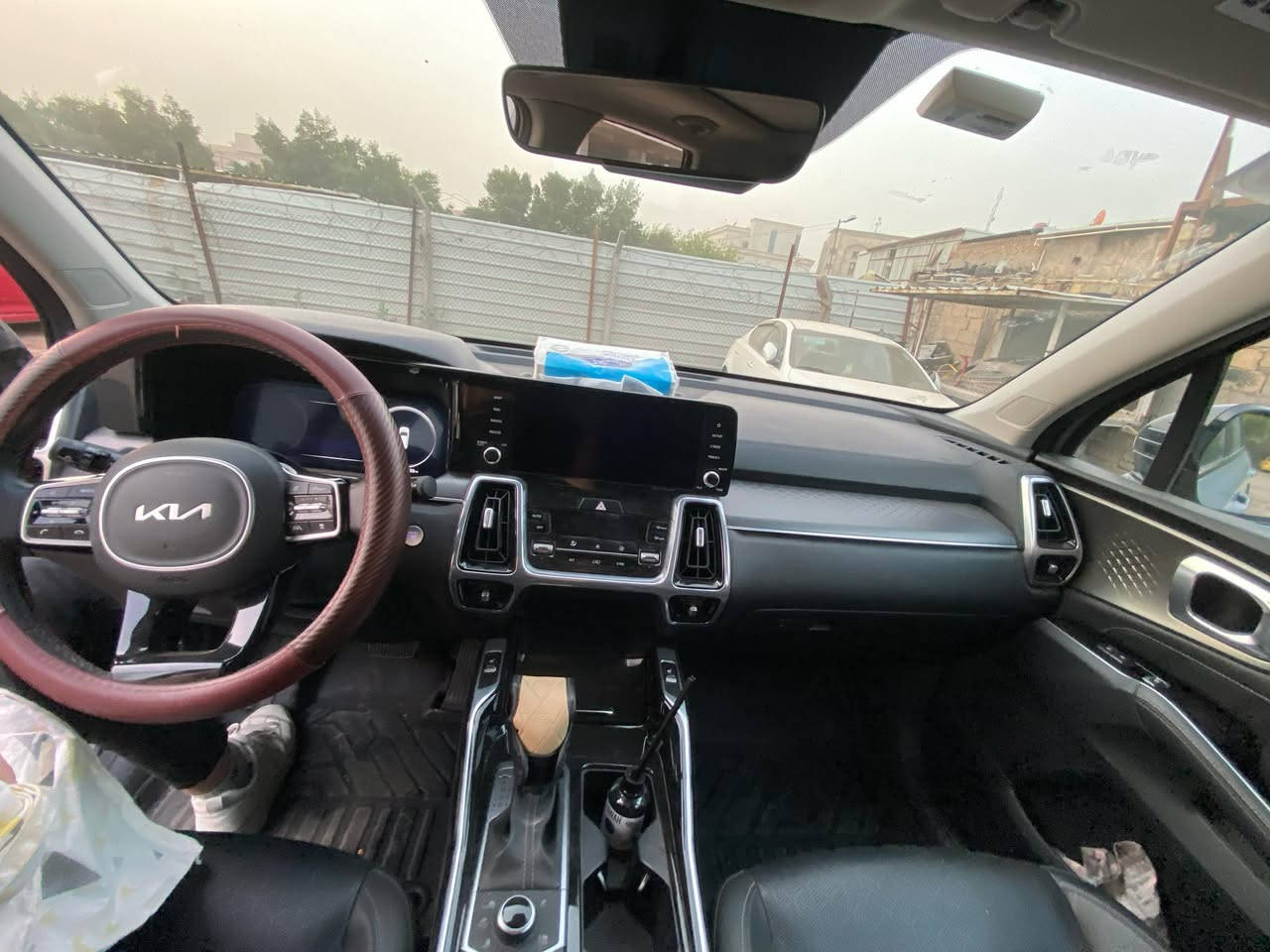 مكلف بالنشر سورنتو موديل2023 برستيج SX لون إسمنتي فول مواصفات رقم  بغداد الجديد باسمي تحويل ثاني يوم ماشيه 17 فقط اخو الزيرو حادث بسيط فور ويل مكينه 2400 تيربو بانوراما كشنات منفصل توقف ذاتي بصمه وتشغيل عند بعد سايد بريك دكمه تحكم استيرن فول دشبول متصل ايباد داخل اسود لامع كتات خارجيه اسود لامع هوايه مواصفات ايرباك استيرن وكشن طاك 5 ويل كب حجم الكبير وصور الحادث بل إعلان 
مكاني بغداد زيونه السعر 270 ورقه وبي مجال 
صاحب السياره ***********
