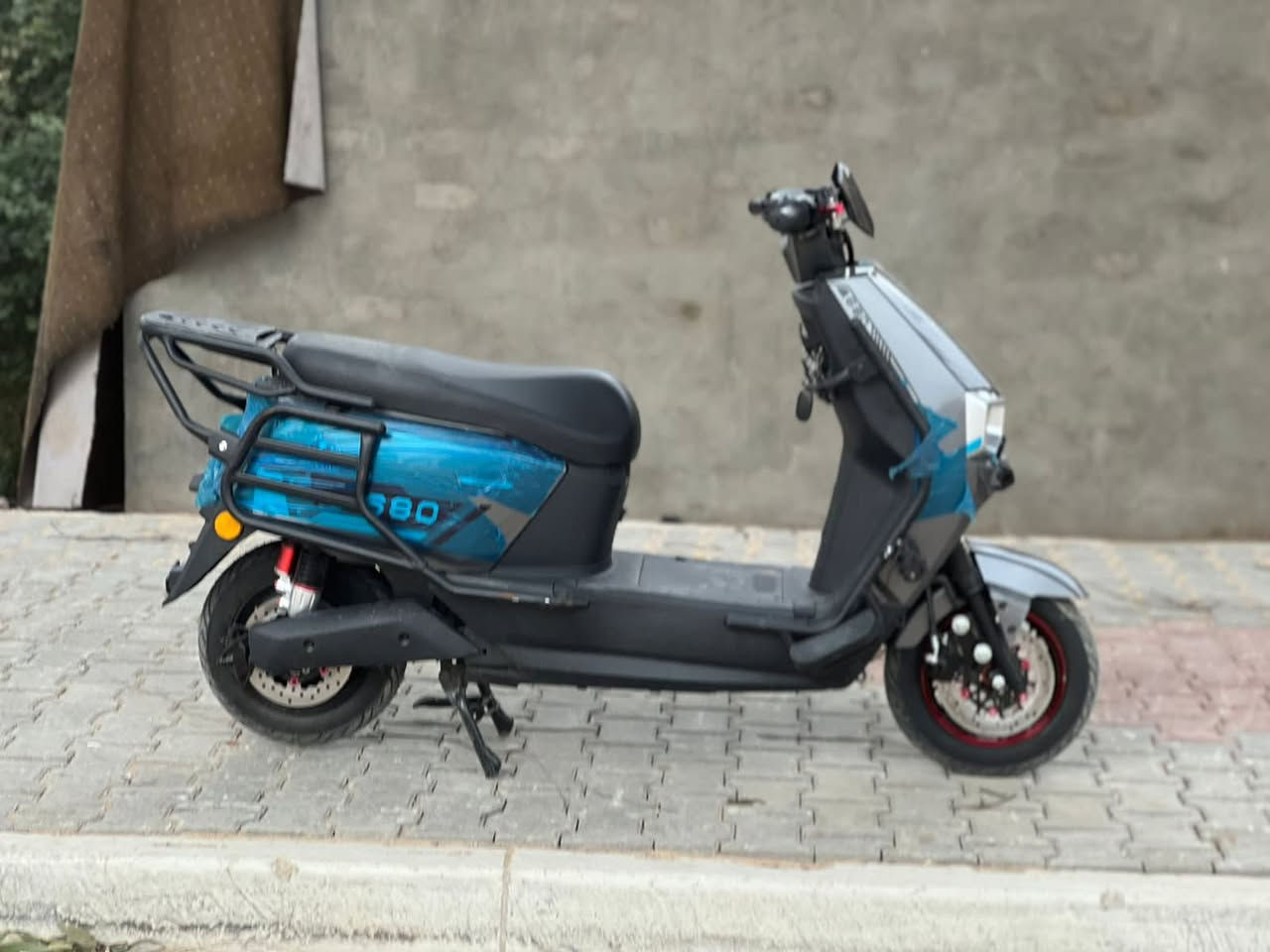 سلام عليكم شباب دراجه شحن للبيع نوع سكنس  زيرو زيرو غير مستخدم من المعرض البيت الله 
شاهد  بعدها وكاله ولا شحنه مشحونه ابد 
  الله  شاهد وصل معرض موجود ابسمي  مواصفاتها
الموديل2026
بطاريات 6 دبل 
التحويلات4
السرعه75 حقيقي معا الوزن 
شاشه تاب تعرض الك لاعطالً ان وجدت 
اشاير رباعيه 
شاحنه اصليه 
تشغيل عن بعد 
تشغيل كارت 
بصمات 2 
سويجات 2
كارتات الذكي 2
نضام السرقه 
مري أصليات 
تحمل شخصين 
تايرات جوبلس تحمل وزن عالي جداً
لونها مميز 
قفل ستيرن 
لونها مميز كلش 
استان تعليك /استان صفح 
لايتات زنوزن قويه جدا
الدراجه مدرعه بل كامل 360درجه

 اي استفسار اتصال 

***********

العنوان بغداد
