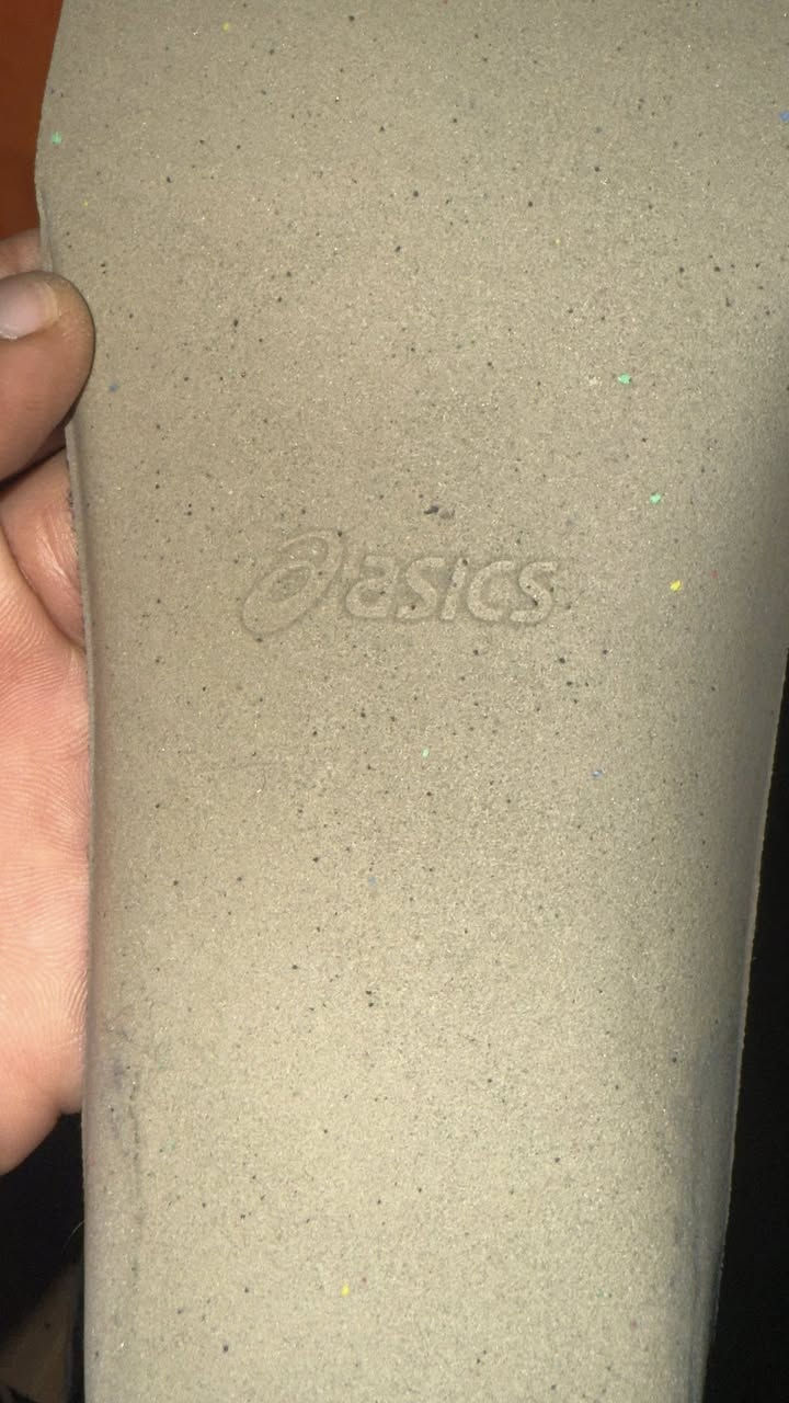 ASICS Gel-Nimbus 26
اصلي وكاله غير مستخدم. القياس 42 طول القدم 27 يلبس 42 ونص.


**إذا كنت صاحب هذا الإعلان وتريد حذفه لأي سبب، رجاءا أرسل رسالة إلى الدعم الفني**