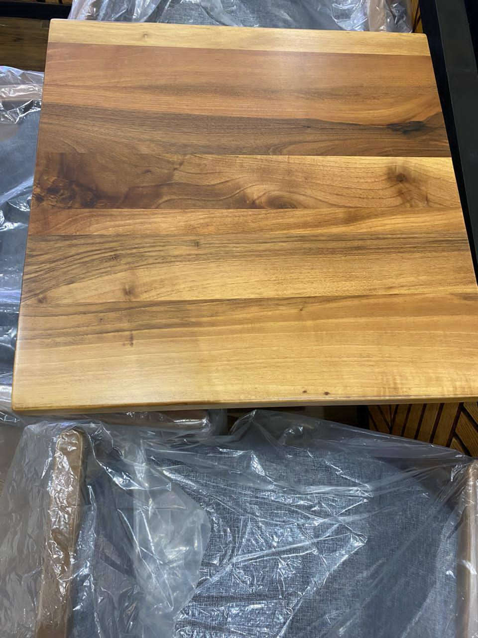 سلام عليكم   للبيع  مستخدمات شهرين فقط
طاولات زان درجه اوله عدد 10 
كراسي توفي زان عدد 26 
لاستفسار  واتساب  او إتصال  ***********
