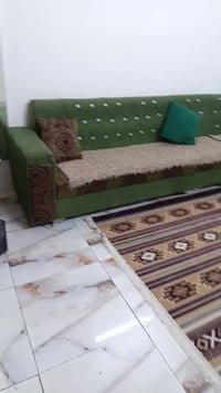 ديوان 9 مقاعد  للبيع نضيف جدا السعر 250 وبي مجال  للتواصل على الرقم  0...