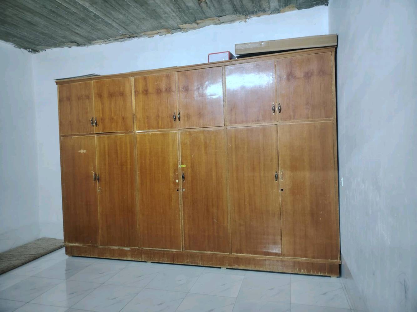 قنصور للبيع ٦ ابواب ملحق خشب ثقيل مكان الموصل يارمجة الشرقي جامع الجريسي 