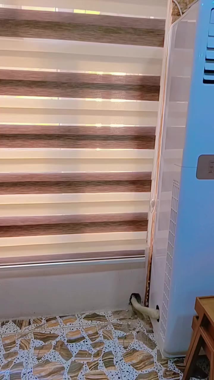 بردات تعليك متوفرة أنواع القياسات والبردات كله جديد ومتوفر لون البيجي والرصاصي
مكاني حزيران قربه جملت ليث للاتصال على الأسعار ***********
