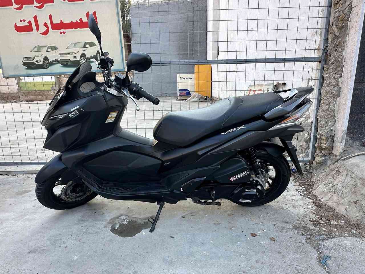 للبيع سيام كوري موديل 23 جديدة بمعنى الكلمة
دسك امامي وخلفي
نظام اي بي اس
تدفئة بالليدات 
لايت زنون عالي ناصي
بيها مانع سرقة يصير داخل الجنطة هو بلادي مالتها
سعرها 17 وبيها مجال قليل
*********** اتصل وتدلل
