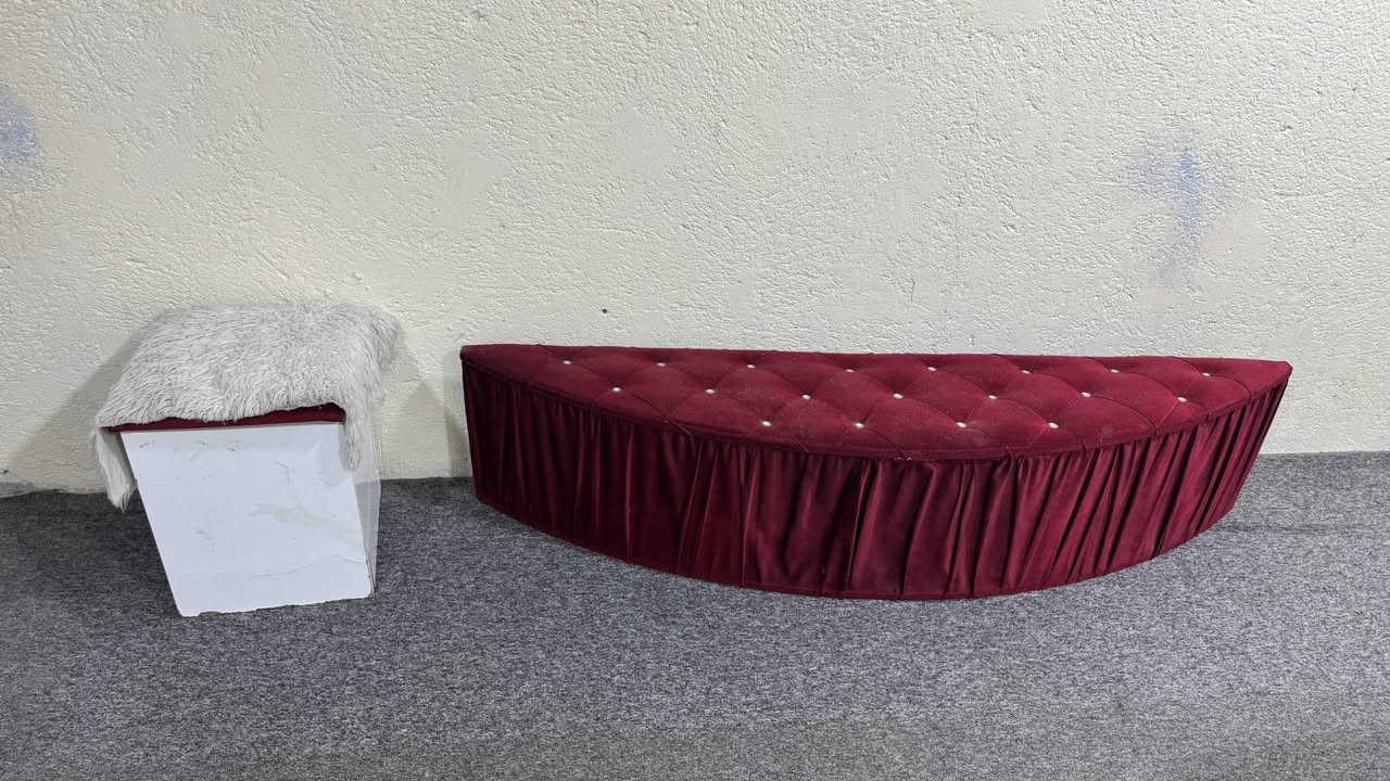 غرفة نوم بيع مستعجل تتكون من 5 قطع و 2 قطع اضافية مثل ما موضح بالصور مع دوشك السعر 350 الف 
العنوان :- التنومه للتواصل الاتصال على الرقم :-
***********
