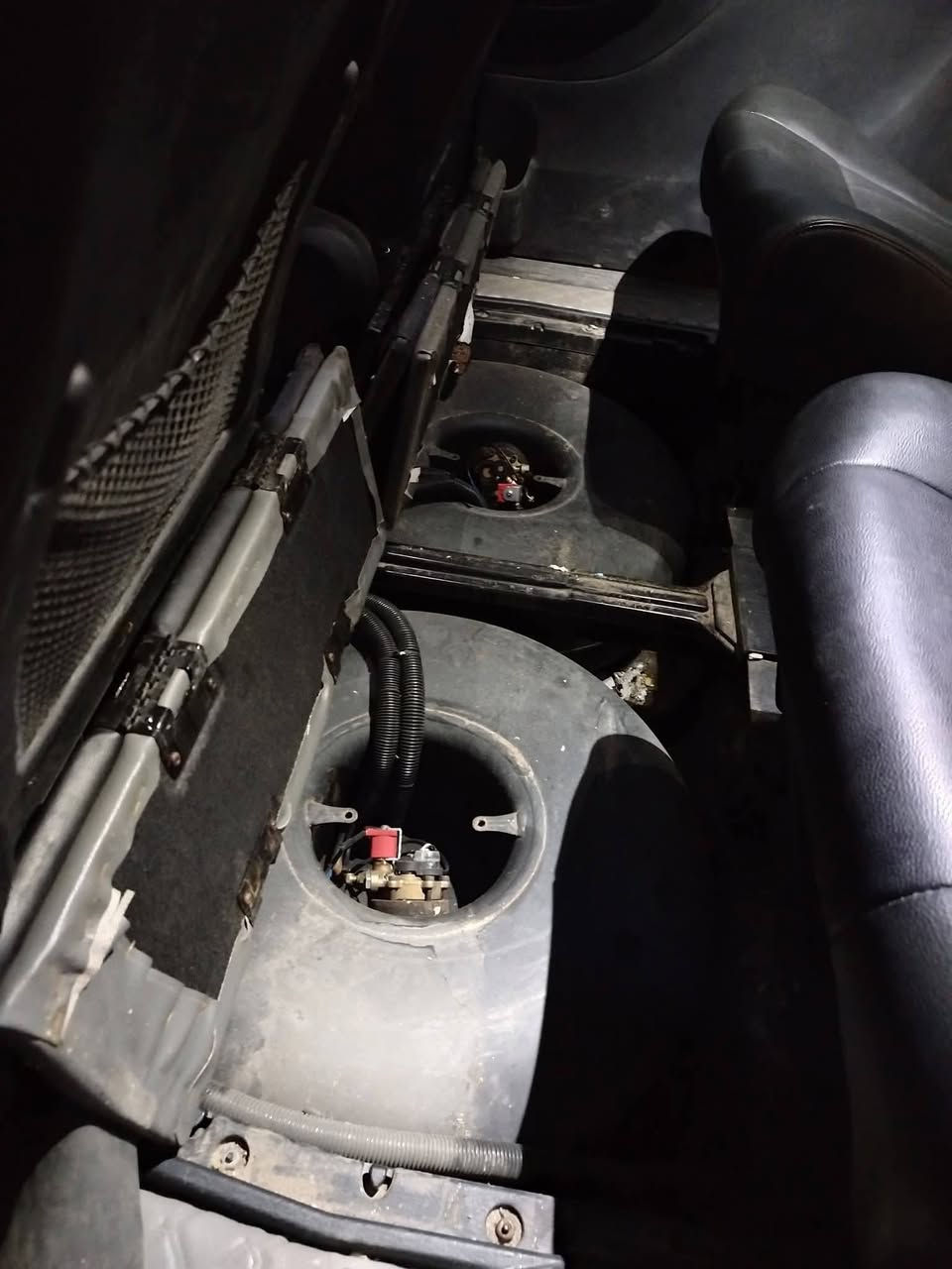 سلام عليكم دوج كرفان موديل 2018 ماشيه ١٧٤ سياره بيها منضومه غاز دبل خزان فول مواصفات GT معروف مواصفاته سياره بيها معجون قليل با لغد ومبدل جاملغ فقط وصبغ قليل با هلال خلفي كله موضح با سونار صدر جديد تايرات جداد سعر ١٦٩ رقم ***********
