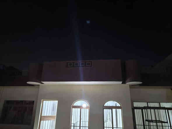 مكتب طارق المولى بيت ايجار حي السكر تجاري الموقع  الشارع العام 
مساحه 350 طابق ونص الطابق الاول 3 غرف نوم كبار ومطبخ ومخزن وهول وصحيات الطابق الثاني غرفتين نوم وحده بيها غراض ومقفوله وهول وصحيات ***********
