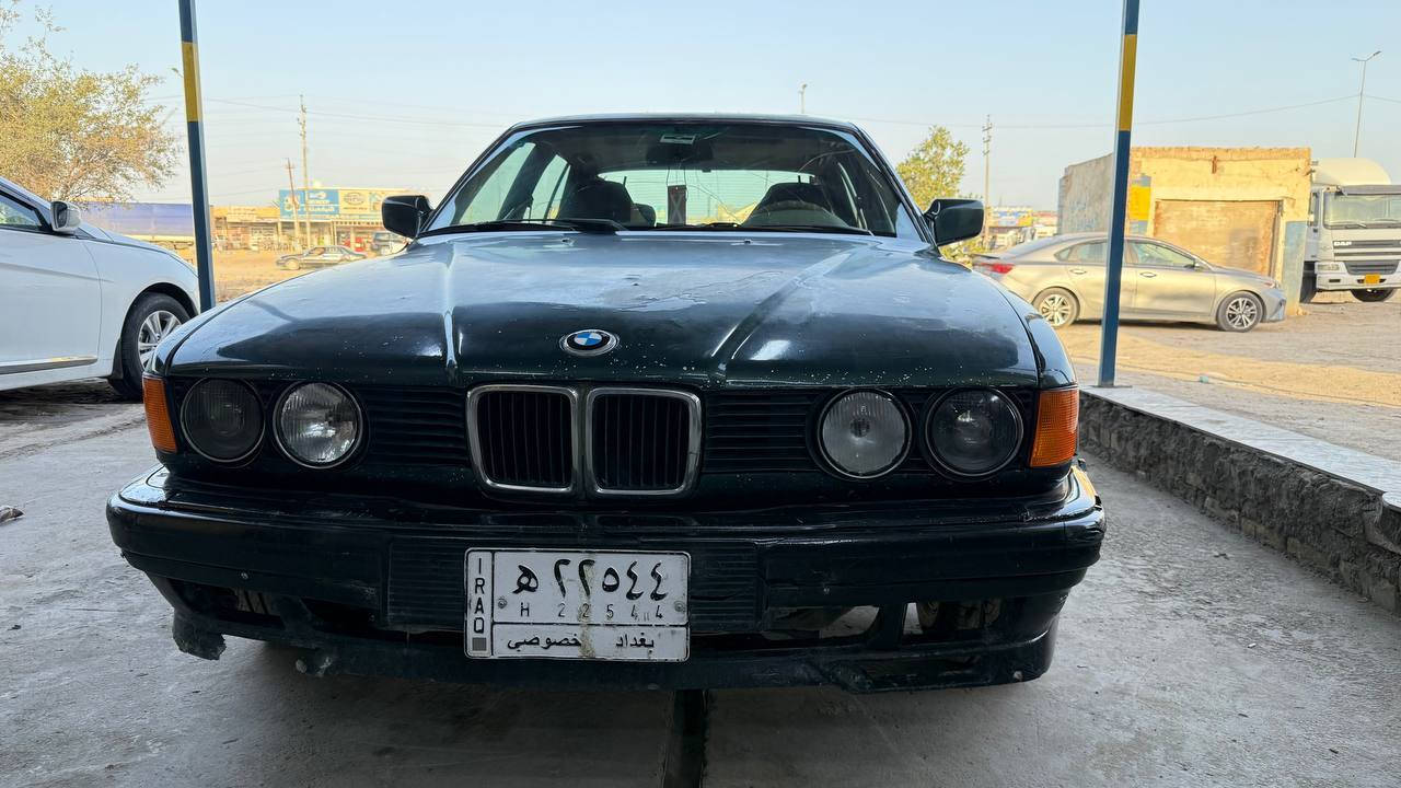 السلام عليكم للبيع BMW حجم 730 موديل 1992
السياره حداديه اماميه وخلفيه كله جديد 
تخم تاير جديد مكينه وكير خير من الله 
كشنات كهربائية 
كهربائيات كله شغاله 
العنوان بابل
سعر 38 وبيه مجال 
***********

