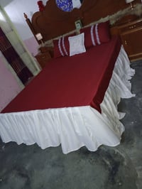 سرير • غرفة نوم • آية قرآنية