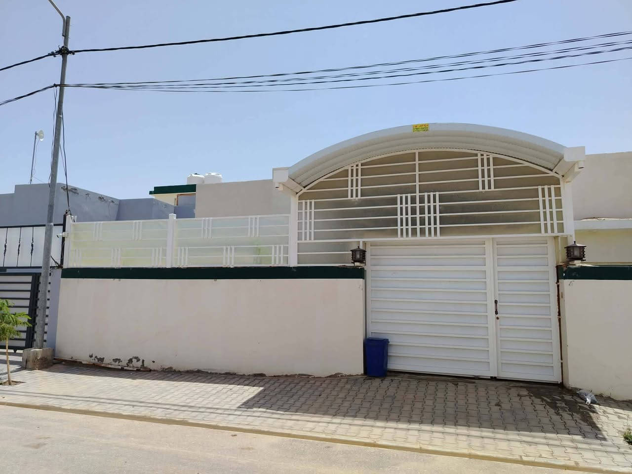 دار للبيع في مجمع ابو تراب 200متر في ملحق الأولى غرفتين وصالة واستقبال ومطبخ وكراج وحديقه مع سقيفة كيسبان وكتائب للشبابيك السعر الكلي 125صاعد مصرف عقاري واصل 67 والباقي تسديد بالشهر 330 يباع بتطلوعه للاستفسار اتصال *********** أو زيارة مكتب نجف هوم
