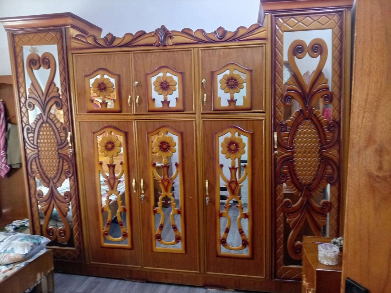 سلام عليكم غرفه مستخدمه للبيع السعر ٦٠٠ بيه مجال الرقم ***********
