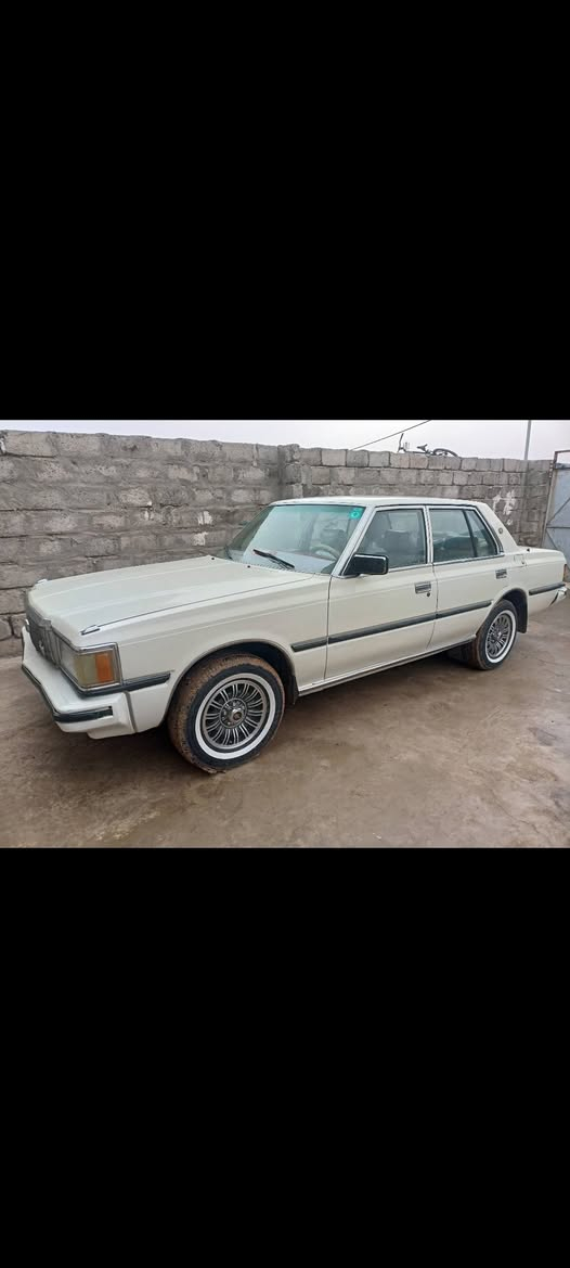 صوبر 82للبيع شرط التحويل كاربون بيه كير ومحرك شرط طخم تايرات جديد السعر 40 وبيه مجال ***********
