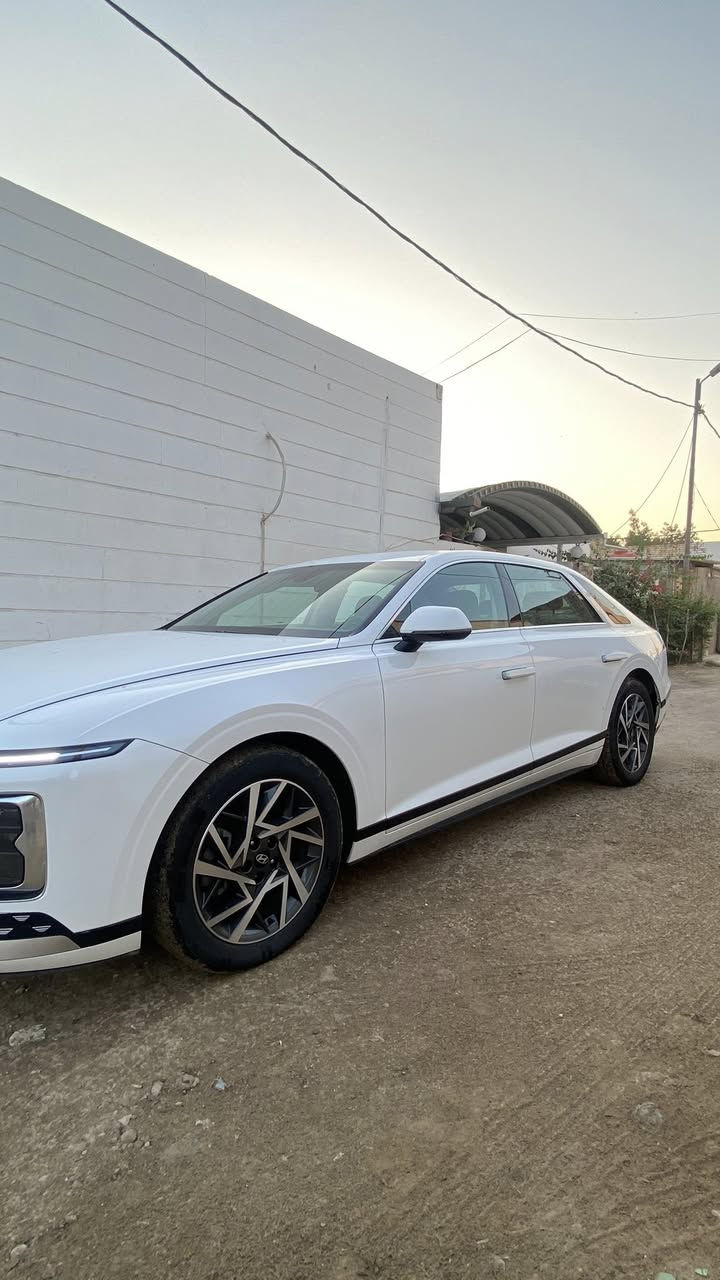 سعر كلش مناسب لان متوازي ع بيعتها 
كراندر ازيرا 2024 غاز 6 سلندر بدون رقم منفيس بسمي ماشية 42 اصل حقيقي         
      السعر 187 
قطعتين صبغ بين البابتين فقط وبيه دحجه خلفيه بدون صبغ فقط تكحيل صور الحادث خاص او واتساب 
مكاني ديوانية مركز المدينة 
***********
