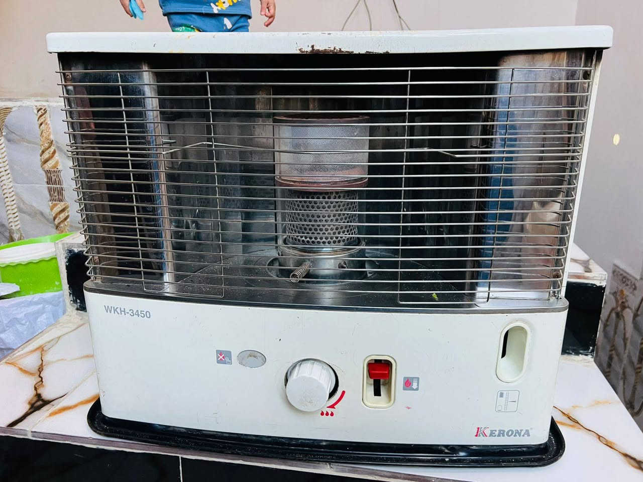 السلام عليكم  صوبه نظيفه شغاله وعالفحص  كوريه اصليه فتيله جديده للبيع ٧٥ ابوخستاوي شارع الغسل
***********
