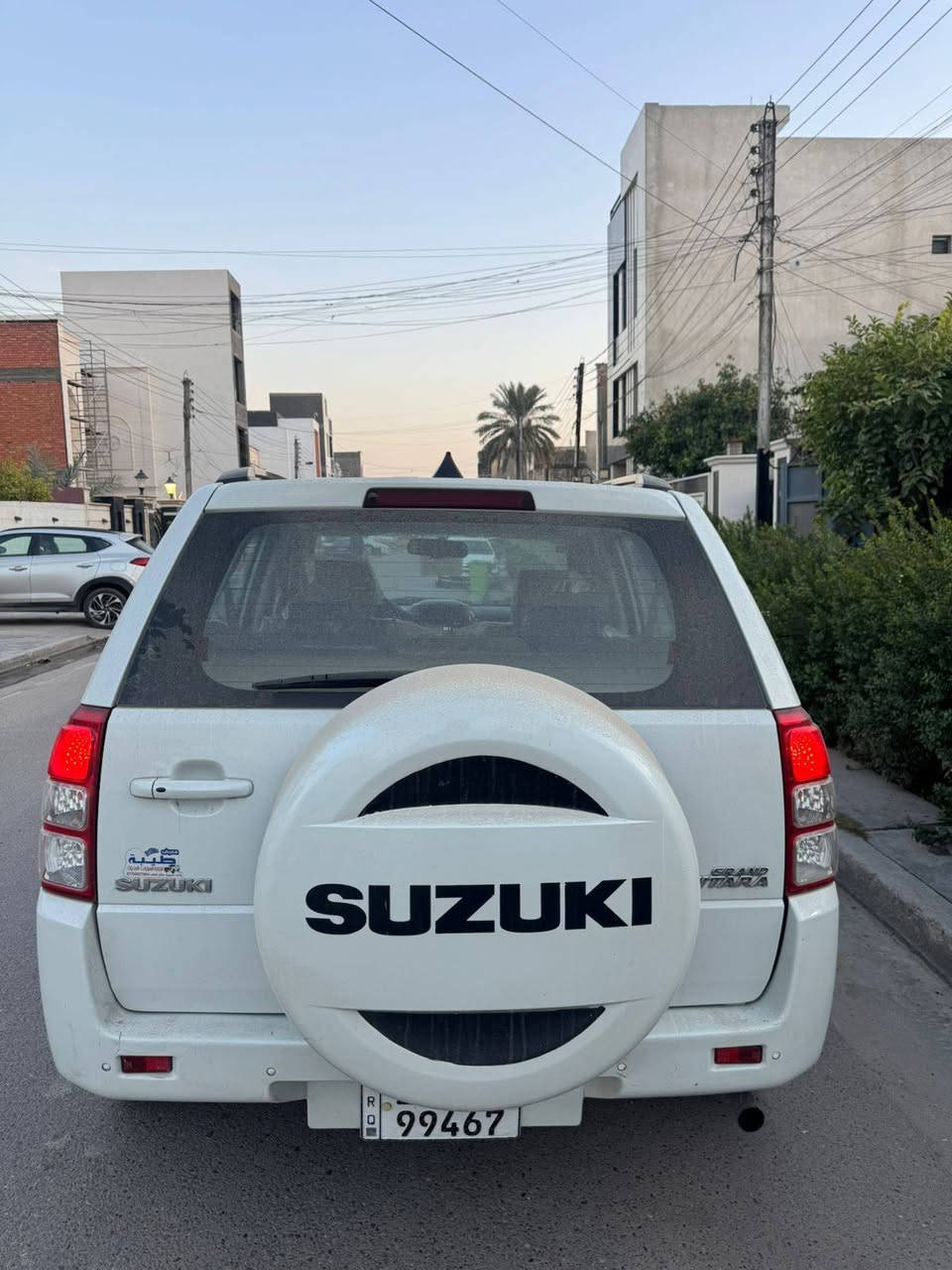 سوزوكي كراند فيتارا 2014 ياباني اصلي استلام شركة العامة
السيارة وارد خليجي كفاله عامه من الضربه والصبغ والتبديل والبارد 
سعة المحرك: 2400
كير: اوتوماتيك  بنظام اربع سرعات 
دفع رباعي مع ازرار تحكم بالدفع الرباعي
السيارة بيها نظام تشغيل ذكي
ثلاث بصمات دخول/مثبت سرعة/تدفئة تبريد/اشاير بالمري
/تحكم بالمري/تحكم ستيرن /حساسات خلفية/كامرة خلفية
/ايرباكات/تخم تايرات جدد
رقمها بغداد الجديد باسمي تحويل مباشر
سنوية بسمي
السيارة كاملة ومرتبة وجاهزه للاخير 
مكان السيارة بغداد العامرية 
السعر 125 ورقه و بيها مجال 
*********** / ***********
