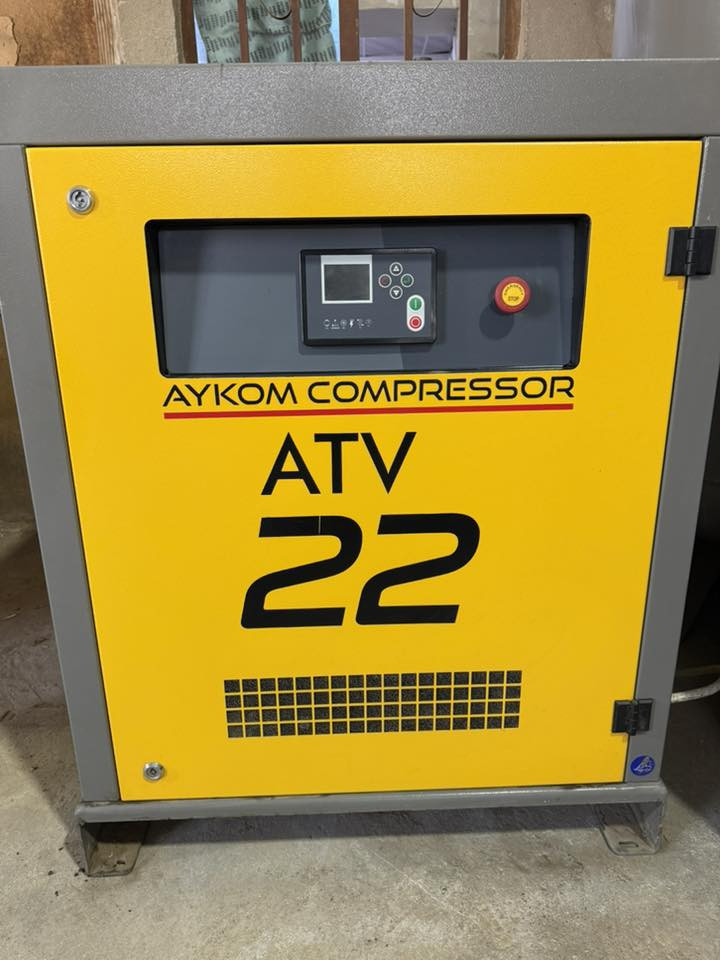 كمبريسر هواء تركي
مستعمل نضيف جدا 
شركه ايكوم تركي🟡
اتماتيك تحكم شاشه 
1000 لتر + مجفف ثري فيز 
عنوان كركوك خلف غرفه تجاره
للاستفسار مراسل صفحه او اتصال على ارقام تالي
***********-***********

