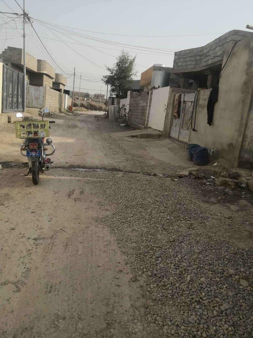 هيكل لبيع قرفتين وهول ومطبخ وربعه مساحت القطعه 100متر طابو زراعي الموقع كاع نجم الجحيش يبعد عن حولي العسكري 50متر الرد عبر***********
