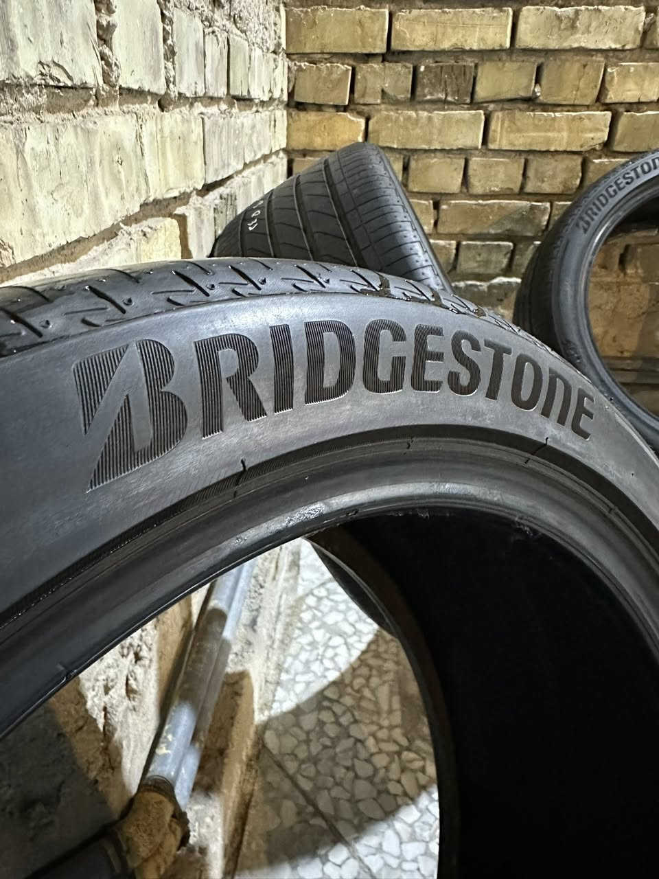 السلام عليكم

للبيع تخم تاير بردجستون ياباني حجم ١٩/٤٠/٢٤٥ انتاج سنة ٢٤ شهر ١٠ نظيف جداً بدون اي ضرر لا بنجر ولا غير شي 
نظافة ٩٥ ٪؜ 
يرهم سوناتا /K5 
للأستفسار / ***********
