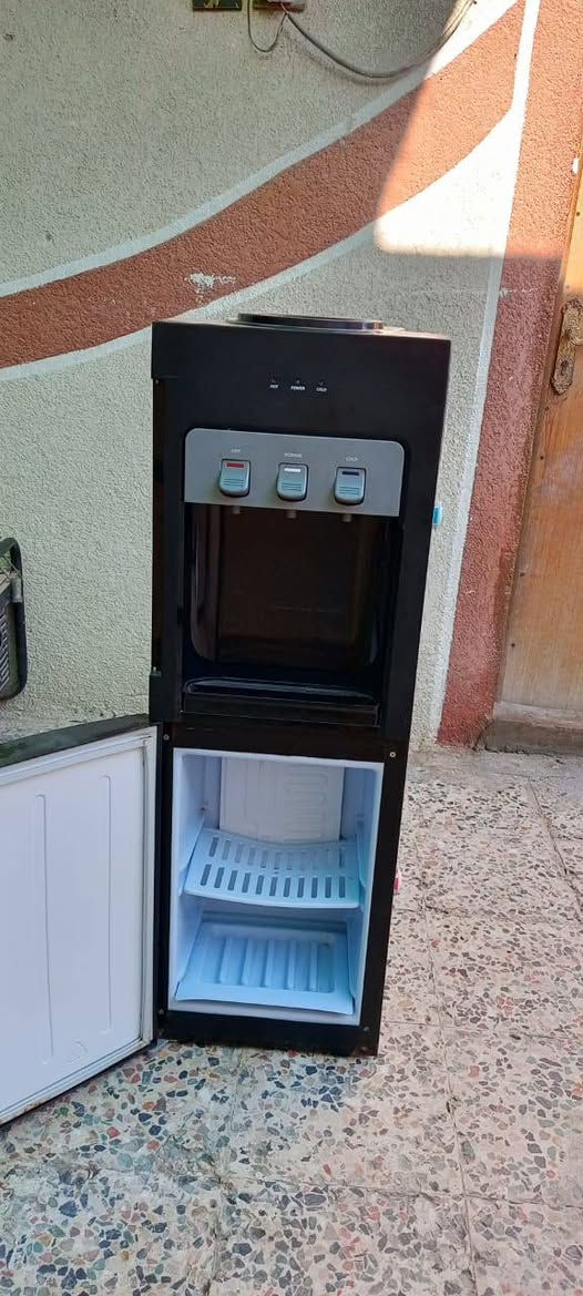 براد للبيع شغال حار بارد وبي ثلاجه العنوان بصره حيانيه دور الشرطه السعر 65 رقم الهاتف***********
