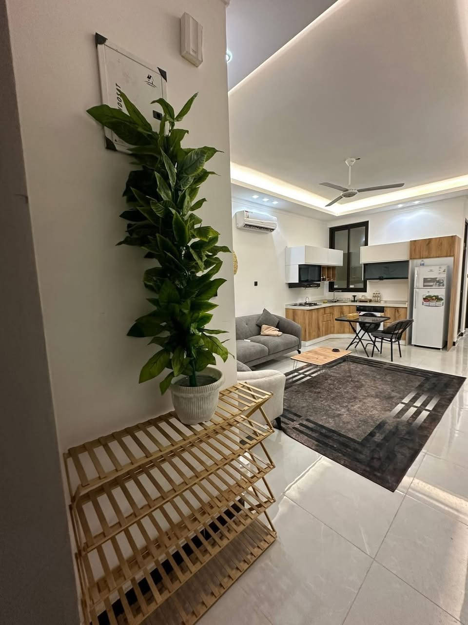 السلام عليكم توجد شقه للإيجار مؤثثه فولvip تحتوي على غرفتين نوم وصاله وخدمات العنوان المنصور / الداودي للاستفسار  أكثر
***********
