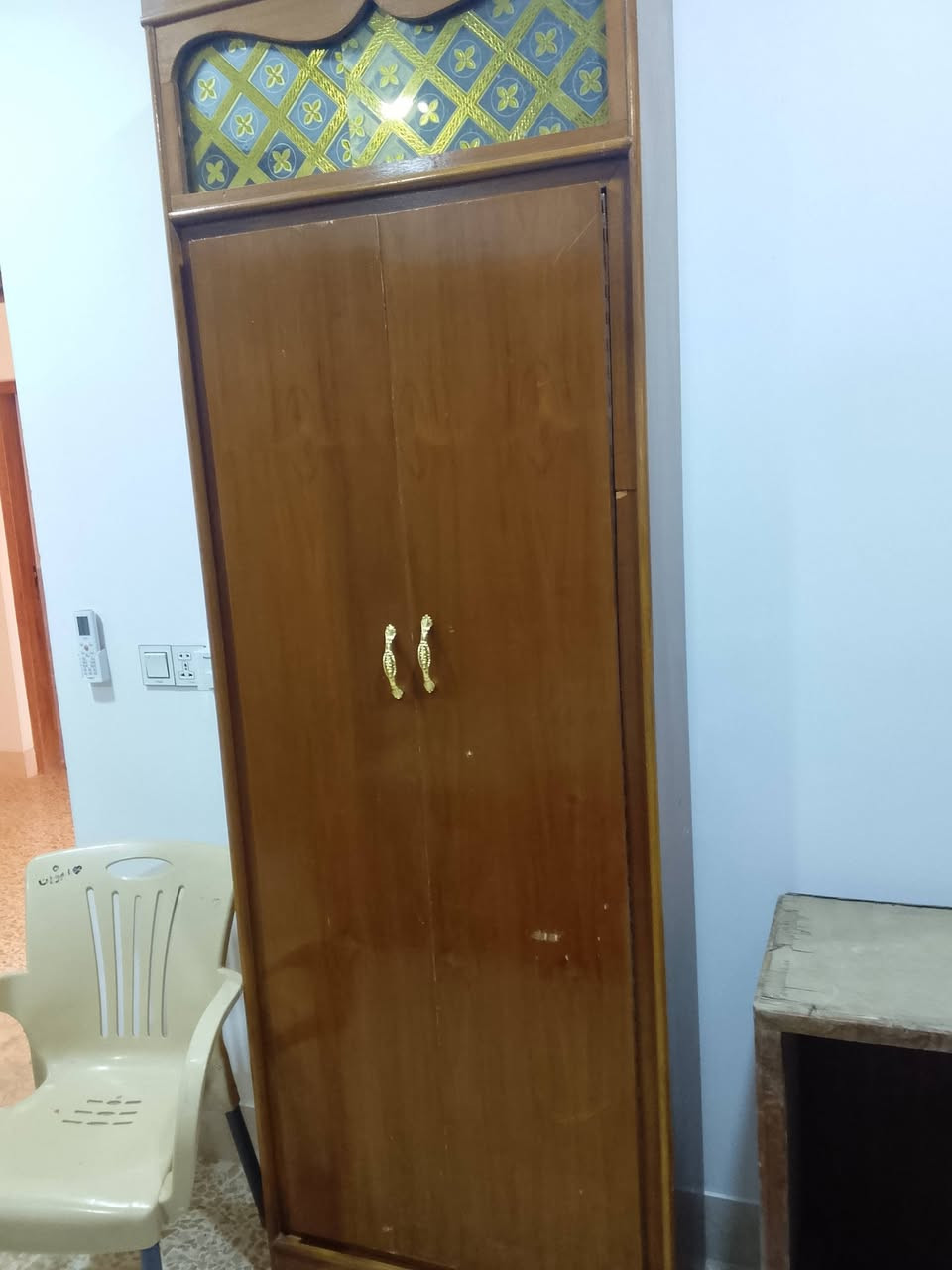 سلام عليكم يوجد غرفه خشاب صاج البيع السعر 750بيها مجال العنوان قضائه الرمانه الاستفسار علا هاذ الرقم ***********
