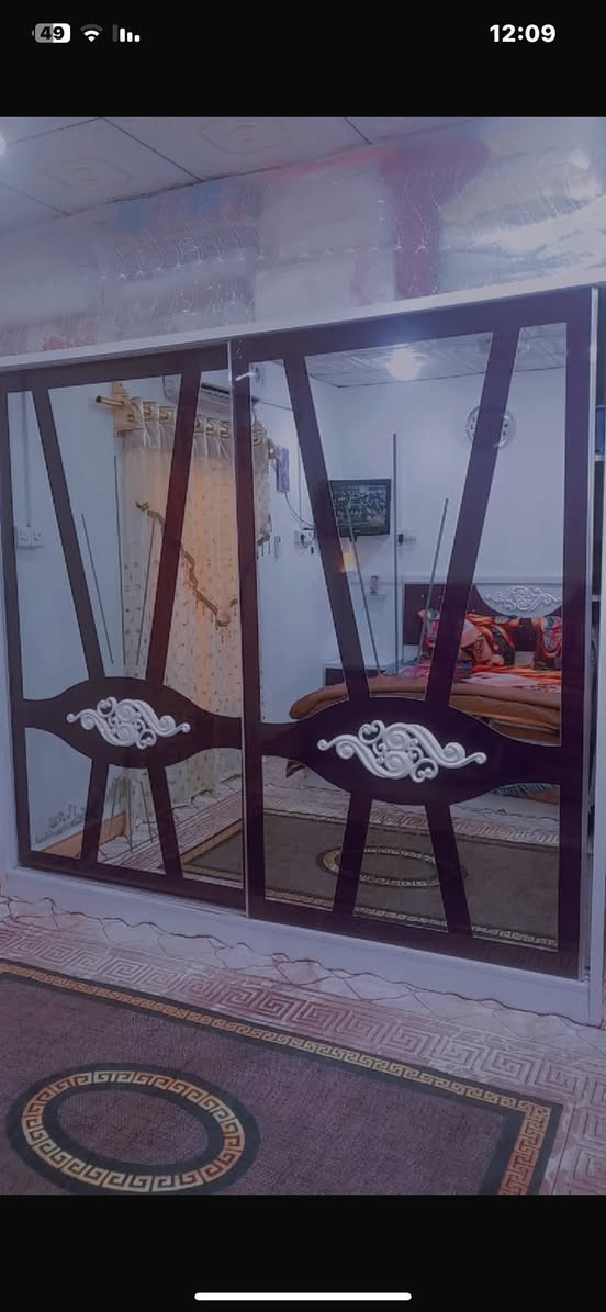 غرفه نضيفه مابيه ضرر سعر ٤٥٠ عنوان  شارعه الوفود رقم راعيه ***********
