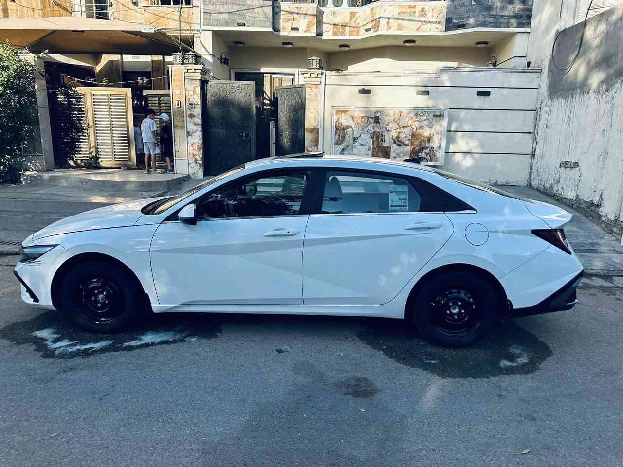� للبيع هيونداي النترا 2024 خليجي (فول مواصفات) 🚘
▪️ محرك 2000 سي سي
▪️ ممشى 48 ألف كم
▪️ فتحة سقف
▪️ شحن لاسلكي
▪️ حساسات أمامية وخلفية
▪️ تبريد  أمامي وخلفي
▪️ داخلية جلد
▪️ أرضية مدوشمة بالكامل
▪️ كشنات مدوشمة مع جيس حراري
▪️ السيارة نظيفة جداً واستعمال شخصي

🛠️ ملاحظة: الجاملغ مصبوغ أثر دعجة دراجة فقط.

📞 للاستفسار والاتصال:
***********
📱 نفس الرقم واتساب

📍بغداد الدوره 
السعر 177$
