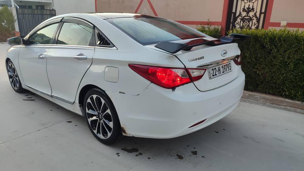 سوناتا 2011 خليجي محرك 4 سلندر 24 دوش بأسمي و سياره عنده كوبون بنزين  گير و محرك سليم. *********** مكاني كركوك
فول مواصفات
١ـ كشنات كهرباء و خزن  ٢-بصمه   ٣- بانورما.  
٤- تبريد قطعتين و مركزي   ٥- كير اوتماتيك و عادي 
٦- حساسات خلفيه
٧- وبيه داش كام تصوير و و خزن مستمر امامي و خلفي       
سياره بيه ٣ قطع و نص صبغ بدون دواخل صندوك جاملغين خلفي و نص باب وره سكن كركوك, العراق
