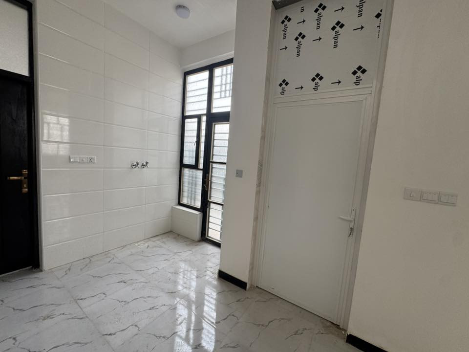 بيت طابقين حديث للإيجار غير مسكون سابقا  
٣ غرف نوم 

صالة 

هول

مطبخ  

مجمع صحيات

 قرب مركز صحي البوحمير 

منطقة تتوفر فيها كافة الخدمات 

كهرباء وماء وتبليط  

السعر ٤٥٠ الف 

***********
