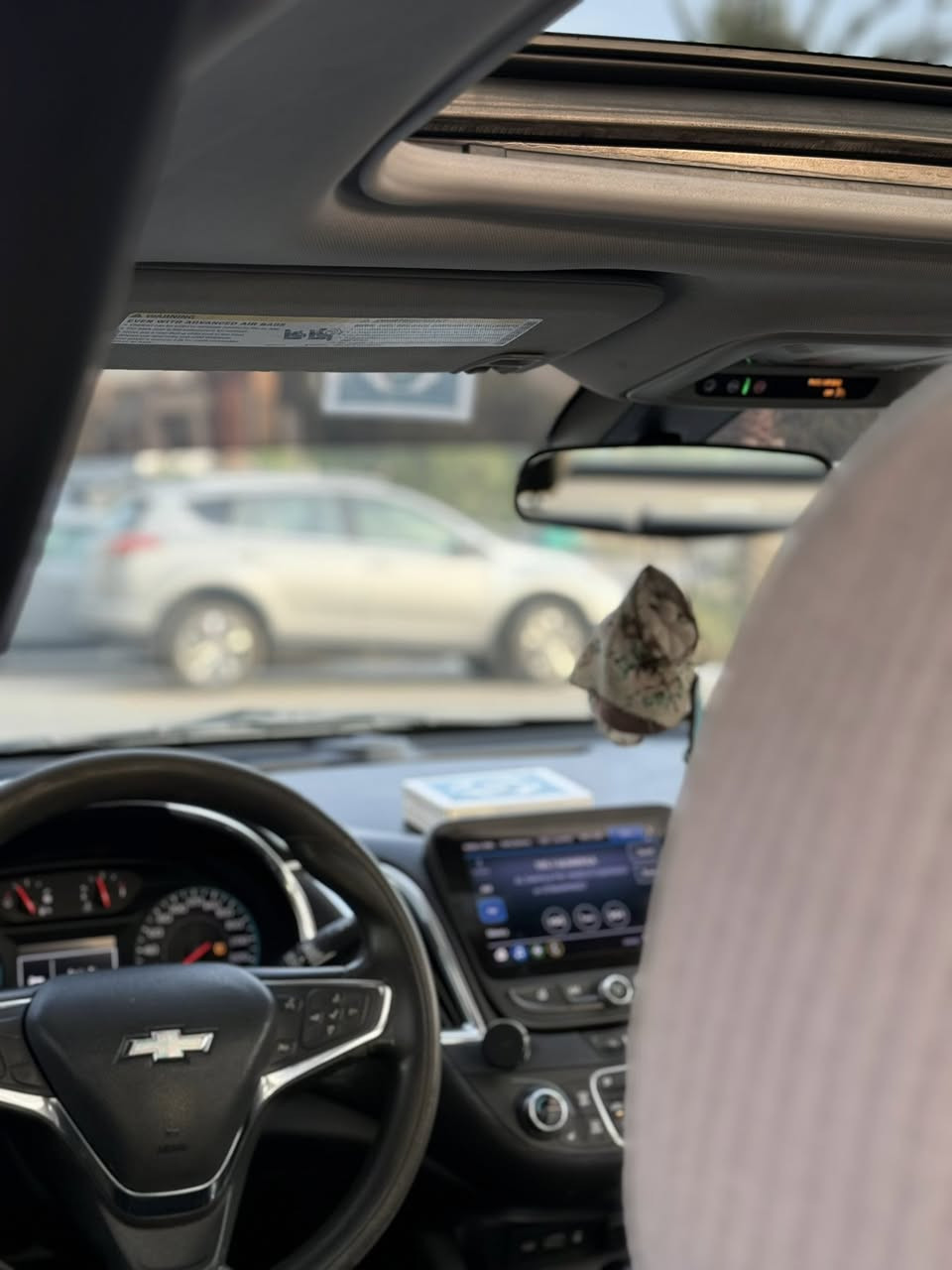 ماليبو ٢٠٢٠ Lt2  لون عنابي تجي فول مواصفات عدا الجلد رقم اربيل دولي باسمي شرط تحويل ماشيه ٦٠ المواصفات 
🚀بانوراما طكتين 
🚀 بصمة تشغيل 
🚀 بصمة ابواب 
🚀 رادارات جانبيه
🚀 حساسات خلفية 
🚀 شاشه ١٠ انج تدعم كاربلي 
🚀 كامره خلفيه دواره 
🚀 اوتو ستوب 
🚀 كشنات تدفئه 
🚀 كشنات كهرباء 
🚀 تشغيل عن بعد 
🚀 ويل بريمر قياس ١٧ 
🚀 كروز سرعه وتحديد مسار وتحكمات جهتين 
🚀 طخم اطارات جديد 
🚀 تبريد قطعتين امامي وخلفي ثلج 
🚀 ليد نهاري وليلي 
السيارة جديده جدا واستخدام شخصي اي كلوب ما مشتغل بيها نهائيا ادامه دوريه دهن مبدل جديد امزويل وفلاتر كلها جدد بانزين استخدم كله محسن مكفوله من اي صبغ عدا خشم البنيد الماشر عليه وطخه خفيفه باب السائق تصلح على البارد عفتها ما صلحتها هي والدعاميه الاماميه ما مصبوغه والاصليه عندي انطيك اياها 
حادث امريكا سطحي خشم البنيد فقط الماشر عليه بدون داخل الراديتر والبدنه مالتها الاصليه ما ملوعوب بيها ايرباك برده ودركة وايرباك الدركة راجع  سيستيم اصلي كبسوله جديده وشغاله على الفحص 
السعر (١٣٠) وبيها مجال 
بغداد حي الجهاد شارع الشارقه 
للاستفسار *********** واتس اب موجود
