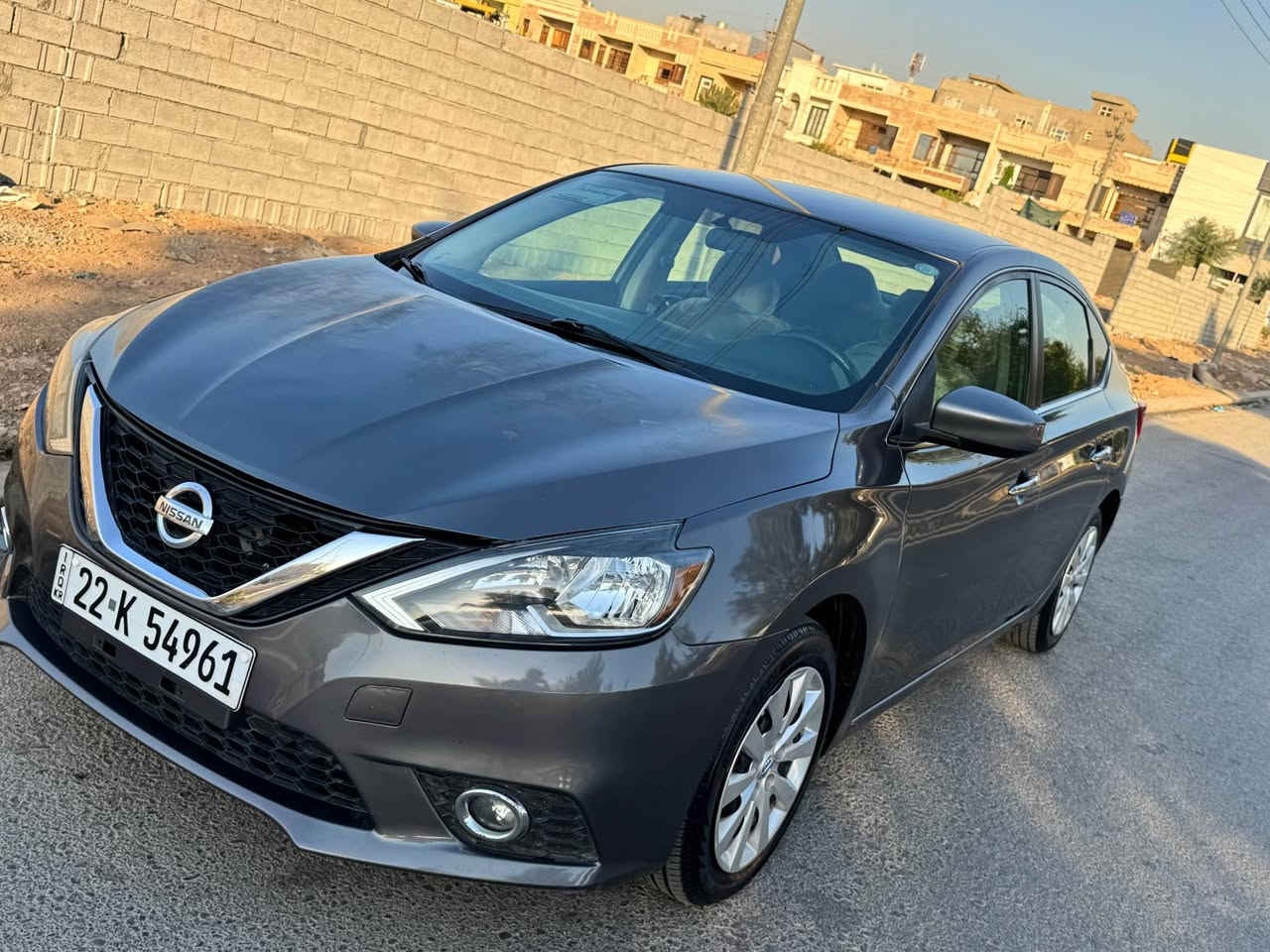 نیسان سێنترا Nissan Sentra 
مواسەفات sv مۆدێل 2018 
هەرسێ مۆدی لێ خوڕینی normal,, sport ,, eco 
کوشین کارەبای و بەسمە و تعدیل سورعە هتد…
هەزە و فەعسم تازە لۆ کردیە و رەقەم باریک و نوێیە 
تەنها 75مایل رۆیشتوە و هەموو شتێکی بە تازەیی ماوەتەوە 
سەیارەک تەنیا دوو پارچەی هەیە  لەگەل یەک دوو شوێنی بچوک ساردی هەیە پێش و پشتی کەپسە 
داوای 114ی لێ دەکەم و مجالەکی کەمی تێدایە 
ئەگەر مشتەری تیل بکە 
***********
شوێن هەولێر أربيل, العراق
