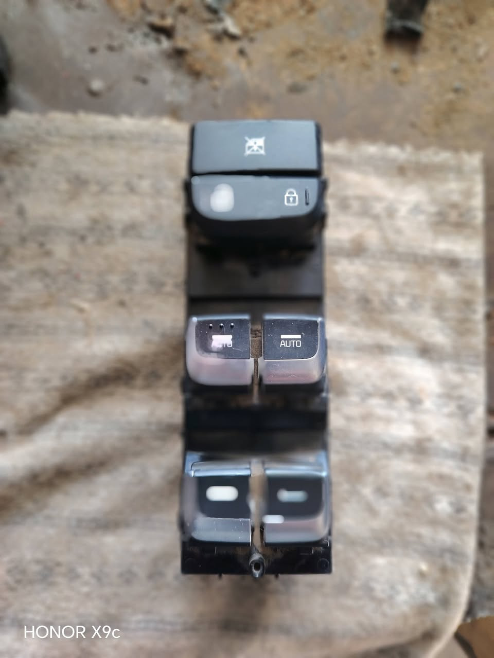 اللهم صلّ على محمد وآل محمد 
توصيل لجميع المحافظات 
واتساب ***********
ورشة الصادق لتصليح مكائن جام واقفال السيارات
