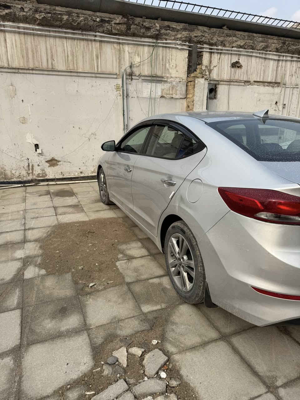 النترا. 2017 أمريكي رقم اربيل سنوية جديدة 
فول مواصفات 
جلد
كشن كهربائي تبريد تدفئة
بصمة 
فتحة 

ماشية 97 ألف mil
محرك كير مكفول 
ملاحظة الكير مبدل فلتر ودهن 
باب السائق والجاملغ فقط صبغ جمالية 

القمارة كما موضح في الصور مكشر وصبغ بلادي
السعر 125 وبيهة مجال حك الجية  

التواصل على الرقم ***********
