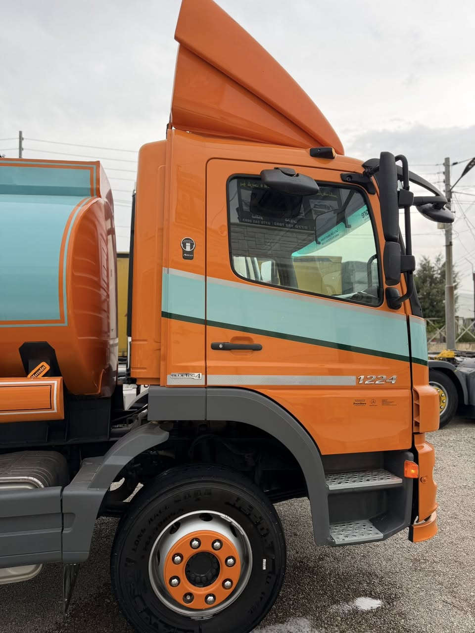 ماشالله تبارك لله 🧡
اتيكو تنكر ثمانيه برغي
سته سلندر. ماشيه (360000km)
فول موصفات.توخم تيار جديد
سنه ويه جديد حتا2031  
تبريد .جام كهربا .قفل اكسل. 
هاف.قمرو ربع. جوبليس خلفي حجم(1224)
مكينه محرك اكسل بشرت.
گير ٦ نمره عادي
بدون صبوغ.سياره مكفول كفاله عام.
📍مكان سليمانيه معرض بابل 
📞0770 143 26 93
📞0750 152 58 45
