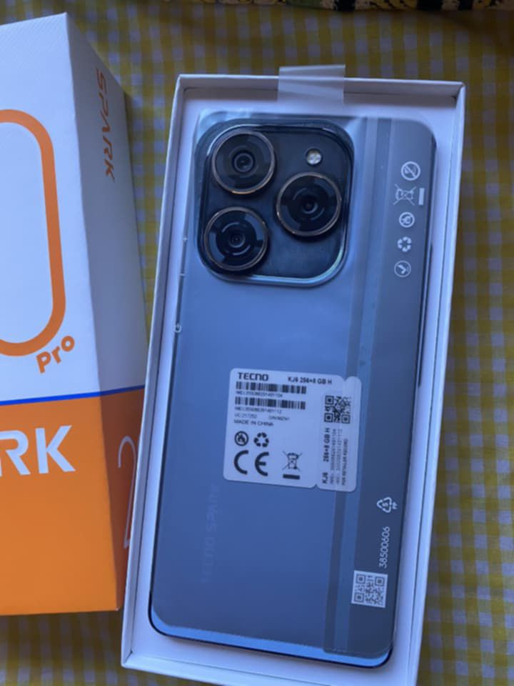 تكنو سبارك 20 برو 
‏ذاكره 256
‏بطاريه 5000
‏شاحن سريع 45 واط 
‏مع كامل ملحقاته


**إذا كنت صاحب هذا الإعلان وتريد حذفه لأي سبب، رجاءا أرسل رسالة إلى الدعم الفني**