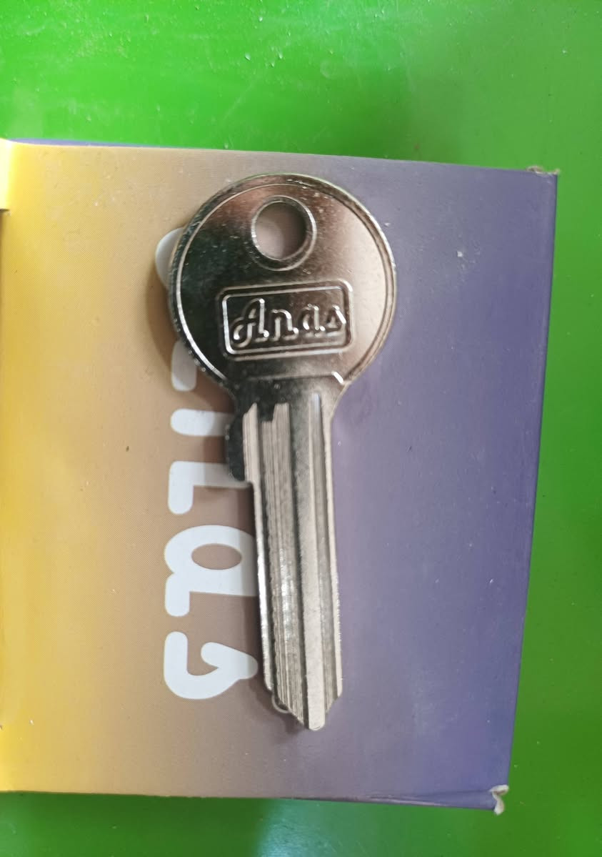 🔑 إياد البصراوي للمفاتيح 
✅ مفاتيح الأبواب المنزلية✅ مفاتيح السيارات
✅ البيع بالجملة والمفرد
أسعار مناسبة وجودة مضمونة وخدمة توصيل سريعة.
للاستفسار ❗️❗️(***********)
العنوان ❗️❗️النجف شارع المدينة عامود ٤١
