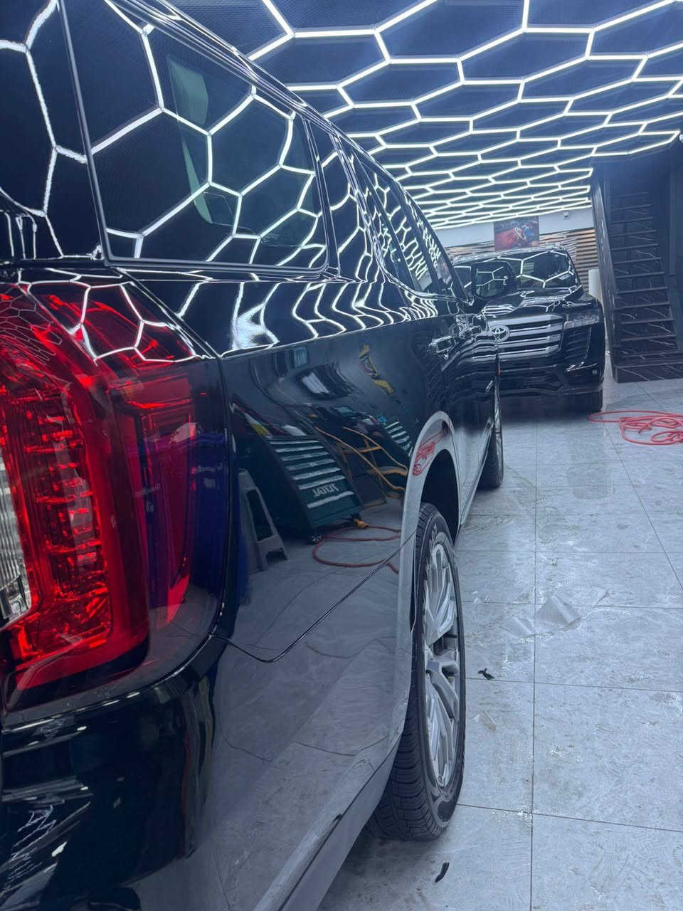 جي ام سي دنلي 2023 ( خـليـجـي )
ماشيه 30الف  فول فول مواصفات 
بيه رصعه ب جاملغ الخلفي 
مغلفه قبل شهرين  بيه تخم تاير 
محرك كير واير بشرط مامفتوح 
سيارة حيل نظيفة كلشي عل بلاد جديد 
سنوية هزة كلشي جديد مدفوع لـ
باسمي السنوية بشرط تحويل وغرامـة
سيارة مابيـها دينار مصرف كامل من كل نواحي
رقم صاحب سيارة ***********
