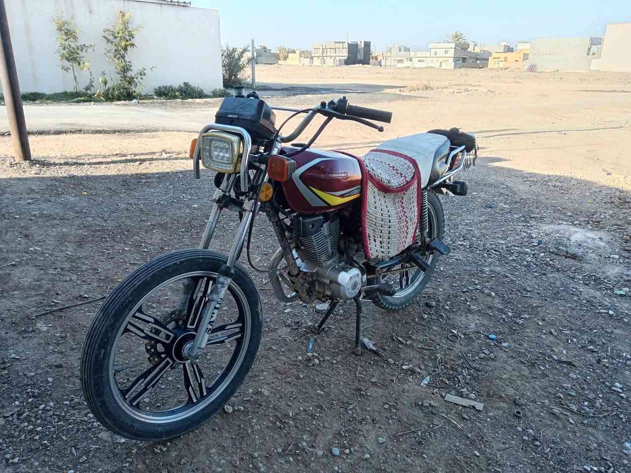 سلام عليكم دراجه سيفان موديل 21 مكينه برغي ممفتوح كفاله شلع تاكل الكاع 450  الف نقص باتري وجاملغ امامي فقط ***********
