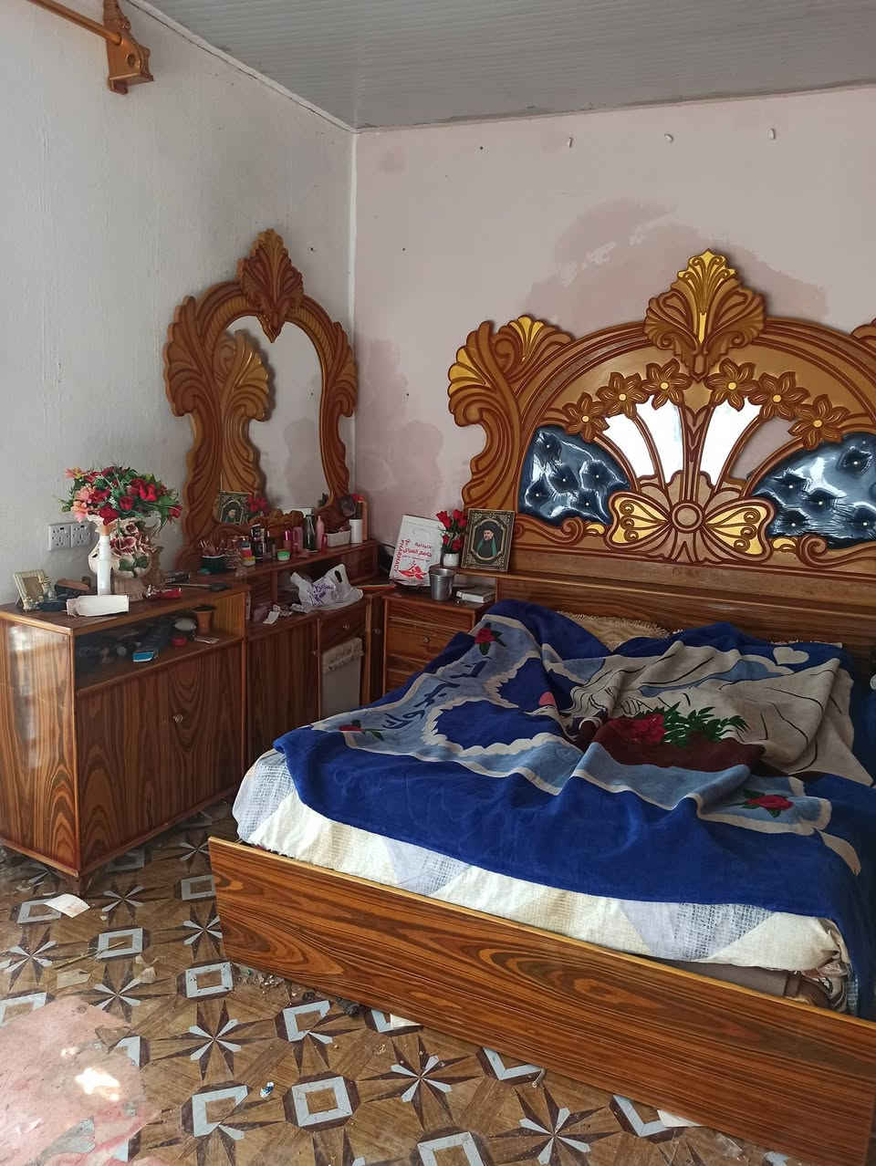 السلام عليكم غرفة نوم مستعمله للبيع للستفسار الاتصال الرقم ***********
