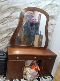 زاوية • سرير • ميز تواليت