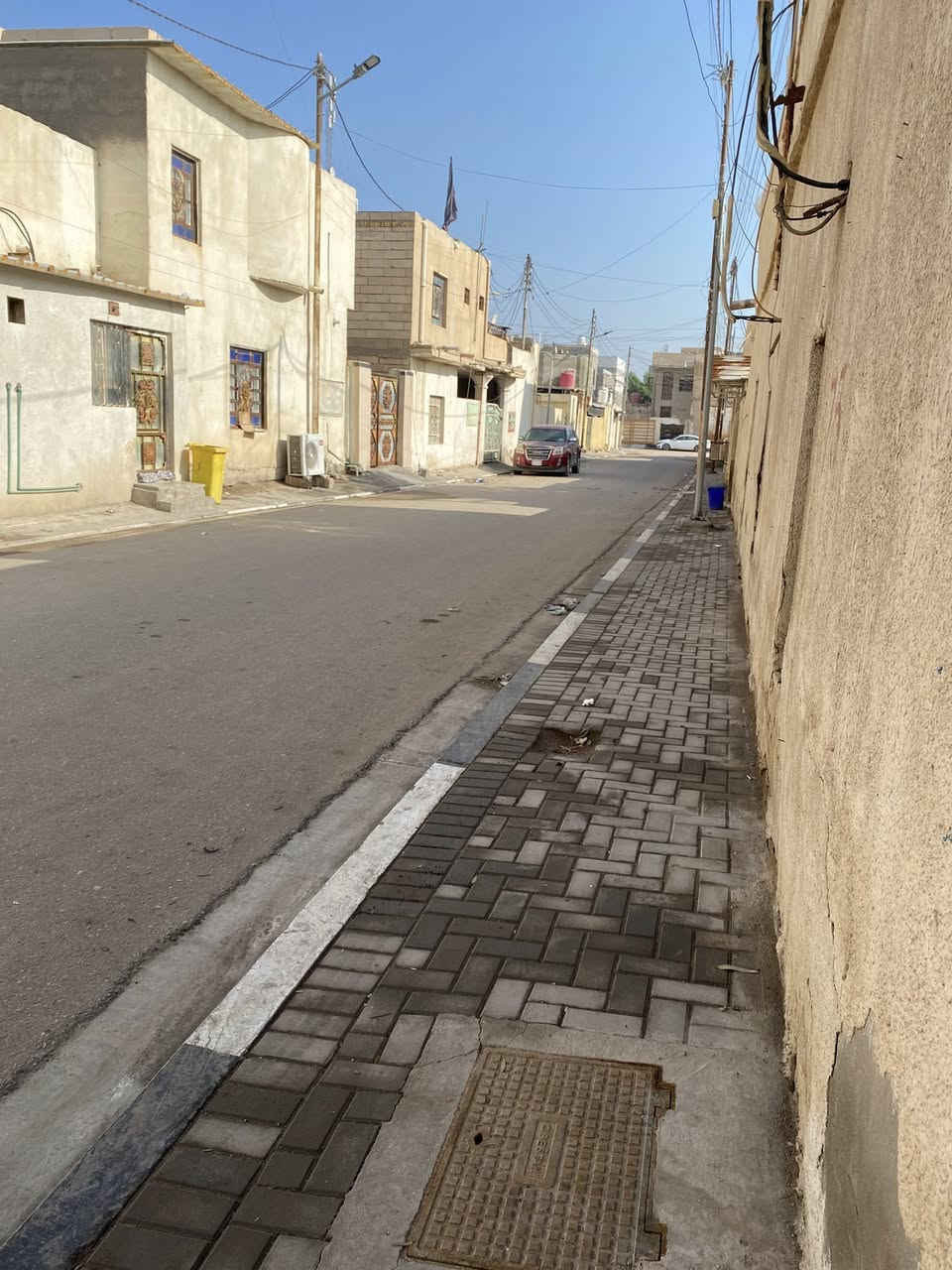 بيت قديم يباع قطعة ، في المعقل السكك قريب, عن معرض البصرة الدولي ، موقع ممتاز وقريب عن الشارع الرئيسي المساحة / 310 متر
الواجهة / 15.5 متر
النزال / 20 متر
سعر المنزل/ 350 مليون وبي مجال
للأستفسار الاتصال على الرقم ***********
