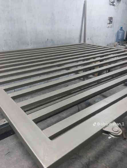 حداده عامه  صبغ انواع الحديد 
قمريات+غرفة سندويش بنل كيسبان+
بيبان خارجيه +درج خارجي
+محجررات+ديكورات  أحدث شي شغل درجة اولى
داخل بصره فقط  
لتواصل وتساب *********** ودللو
