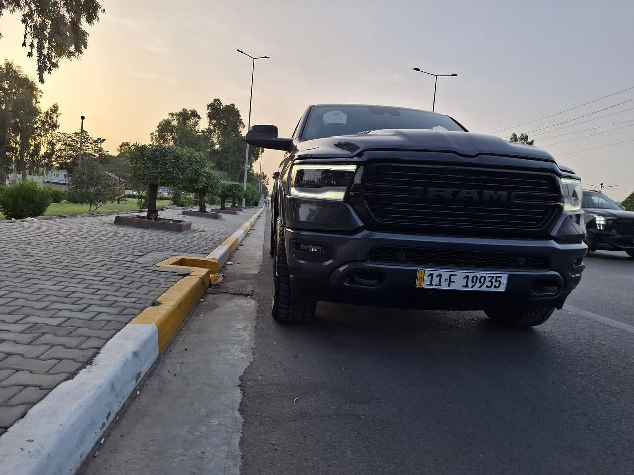 سلام عليكم دوج رام موديل ٢٢ دخول ٢٤ لاريمي فئة لاريمي اخوان السيارة موعادية سيارة مختلفة فول فول للاخير من جكات من بنوراما من شاشة تسلا دوس كهرباء مري شفط سكلتر كهرباء درج خلفي بيهة اهواي مواصفات كشنات تبريد تدفئة  بدون ايرباك  حادثة دعامية  ابامريكا فاتحين جاملاغات وبنيد اجتي للعراق راجعات نفسهن بدون دواخل بدنة راديترات تبريد شركة يعني السيارة اتبدل بيهة فقط دعامية بيع اوامراوس رقم بغداد مميز  هاتف *********** سعر 38 مجال شراي فقط لتقارنهة بالرام العادية الحبيب تحياتي
