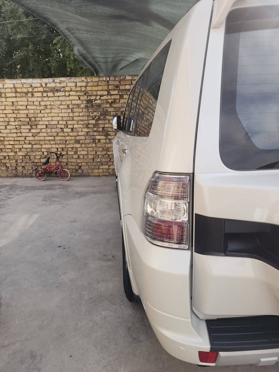 باجيرو2020  للبيع بدون ولا ملاحظة  علامة الذهبية راس الارنب
فتحة سلايد
كشنات جلد 
محرك 3800 
حساس خلفي 
كامرة 
شاشة كبيرة
3 جهات تحكم ستيرن
بلوتوث
تبريد منفصل 3 قطع
لايتات زنون
لد نهاري 
مري شفط
ثلاجة بالجكمجة
داخل صاج
رقم بغداد 
السيارة جديدة جديدة مكفولة من الصبغ والفتح والبارد 
مابيها ولا ملاحظة
مكاني الديوانية 
***********
السعر 225
