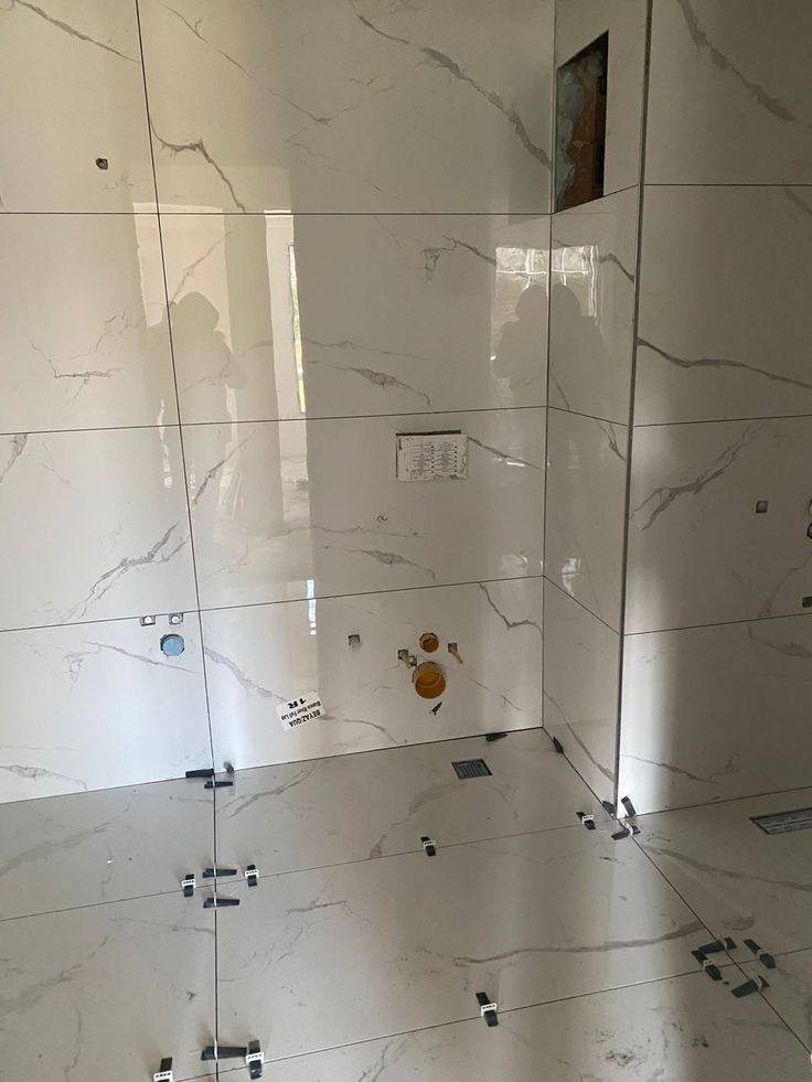 خلفة سيراميك ، الواح ، بورسلين ، كاشي ، مرمر  
شغل درجه اولى اسعار مناسبه ***********
