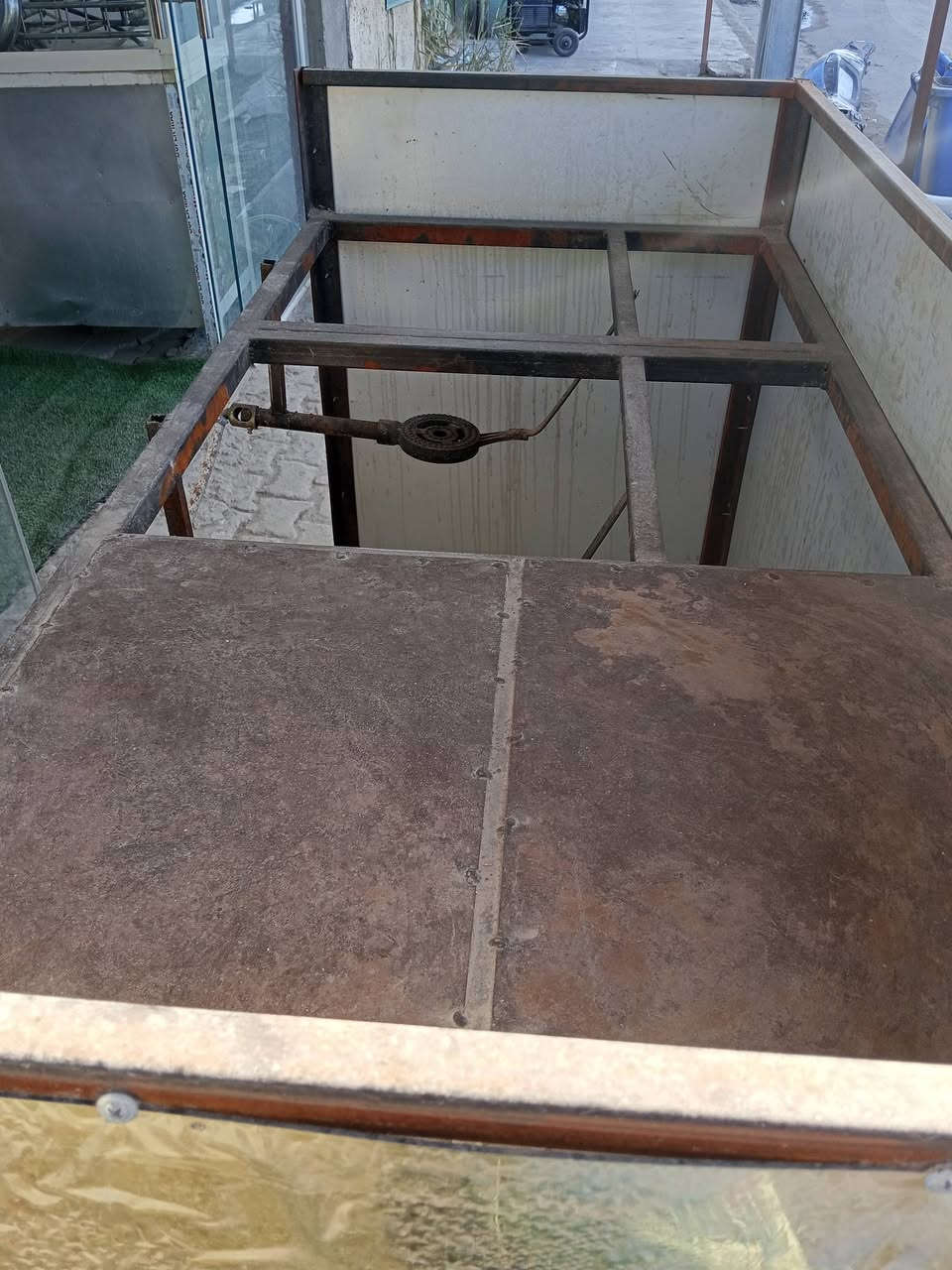 سلام عليكم طباخ فلافل تسكاه للبيع ***********
