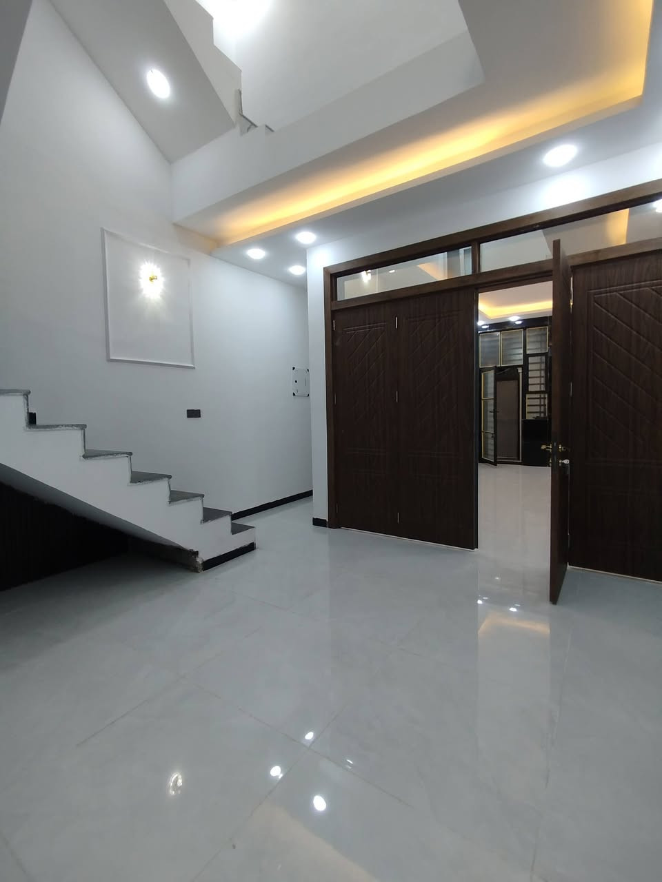 🏠 بيت للبيع في حي الوفاء 🏠
المواصفات:

​المساحة: 100 متر (بناء جديد - طابقين).

​الموقع: حي الوفاء، شارع 10.

​التفاصيل: 3 غرف نوم، أرضيات بورسلين، سقوف جبسون بورد، أبواب تركية درجة أولى. السعر 175 مليون

​للتواصل والاستفسار:

📞 ***********

📍 مكتب العوادي العقاري - النجف الأشرف - حي السلام (مقابل جوهرة العرب).
